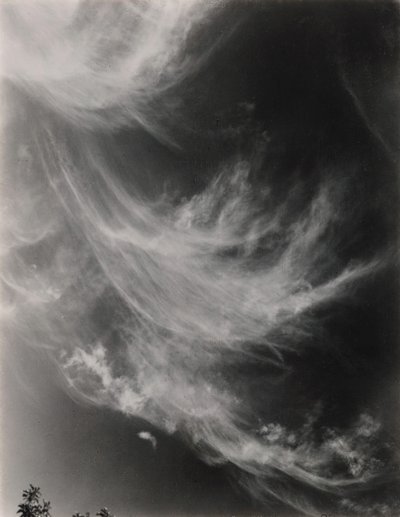 同等、1930年。 作： Alfred Stieglitz