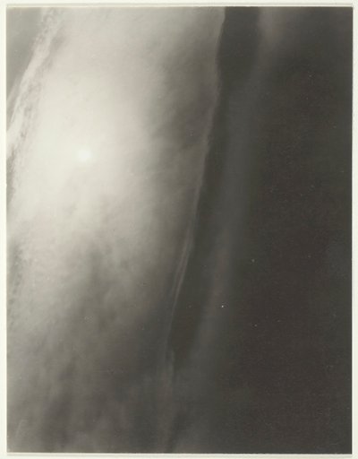 同等、1931年。 作： Alfred Stieglitz