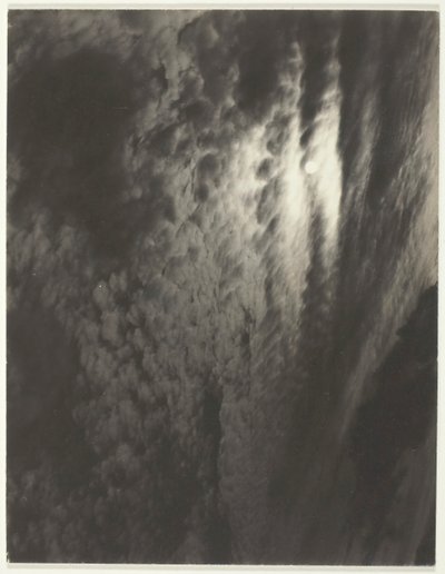 Set A Third Set、Print 2、1929 からの同等物。 作： Alfred Stieglitz