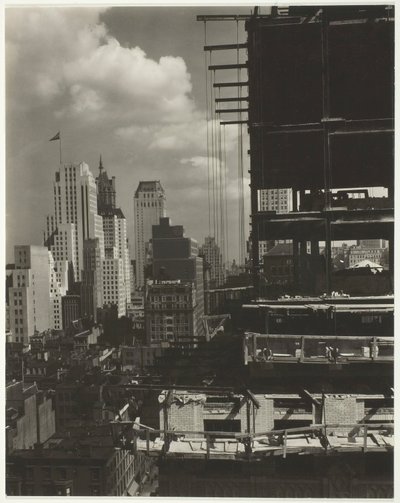 1931 年、北のアメリカン プレイスの窓から。 作： Alfred Stieglitz