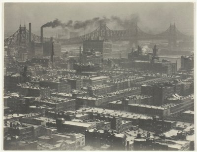 3003号室より - シェルトン、ニューヨーク、北東方向、1927年。 作： Alfred Stieglitz