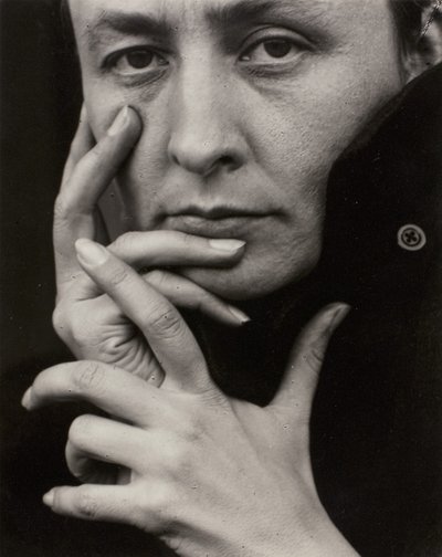 ジョージア・オキーフ 作： Alfred Stieglitz