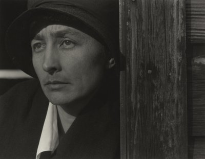 ジョージア・オキーフ 作： Alfred Stieglitz