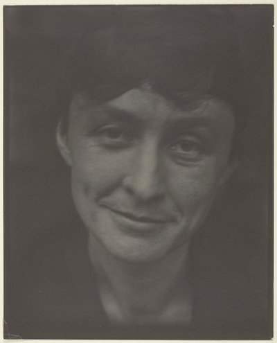 ジョージア・オキーフ、1918年。 作： Alfred Stieglitz