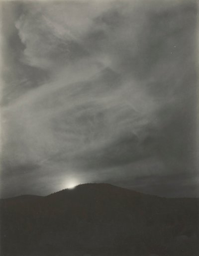ジョージ湖、c。 1922年。 作： Alfred Stieglitz
