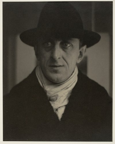 マースデン・ハートリー、1916年。 作： Alfred Stieglitz