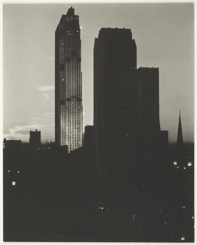 シェルトンから見たニューヨーク 作： Alfred Stieglitz