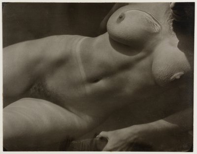 レベッカ・サルズベリー・ストランド 作： Alfred Stieglitz