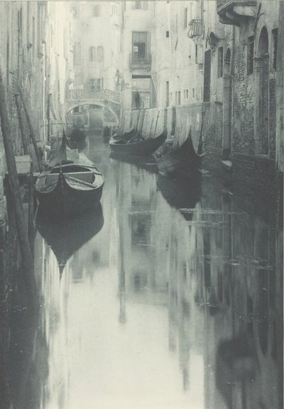 リフレクション-ベニス、c。 1897年。 作： Alfred Stieglitz