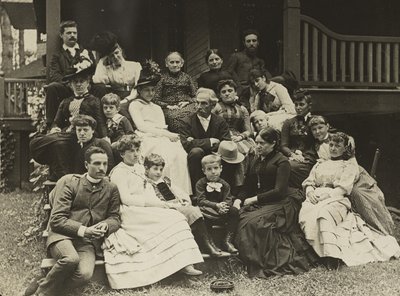 レイク ジョージ、オークローンのスティーグリッツ一家 作： Alfred Stieglitz