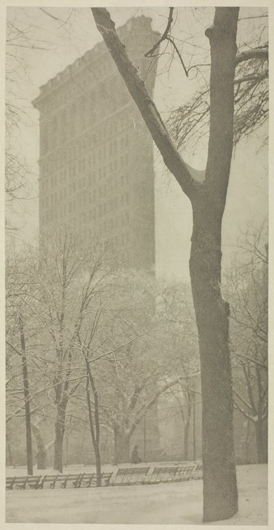 ザ・フラットアイアン 作： Alfred Stieglitz