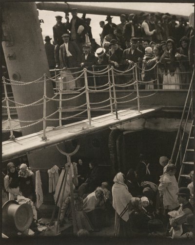 The Steerage、1907 年、1915 年に印刷。 作： Alfred Stieglitz
