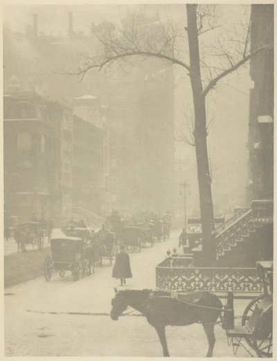 The Street, Fifth Avenue, 190001, print 190304. 作： Alfred Stieglitz