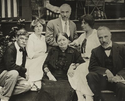 無題 (スティーグリッツ、アグネス、母ヘドウィグ、ジュリアス、セルマ、リー、オークローンの階段) 作： Alfred Stieglitz