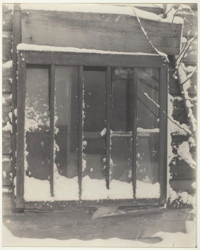 窓：木、ガラス、雪 作： Alfred Stieglitz