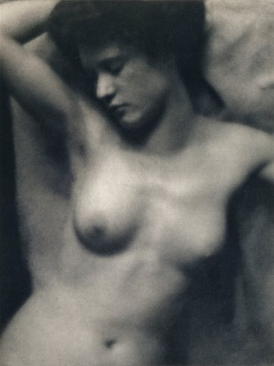 胴体 作： Alfred and White Clarence Stieglitz