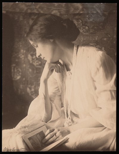 アグネス・ペルトンのアリス・ブロートン写真（白黒写真） 作： Alice Boughton