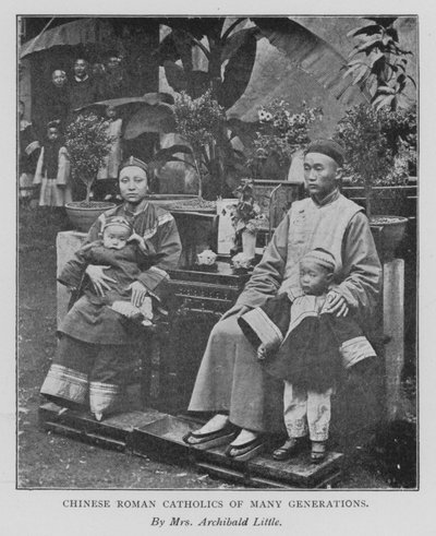 世代を超えた中国のローマ・カトリック教徒たち（モノクロ写真 作： Alicia Little