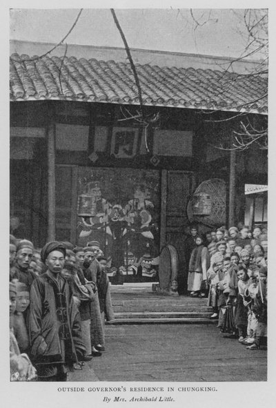 中興の祖師廟の外観（モノクロ写真 作： Alicia Little