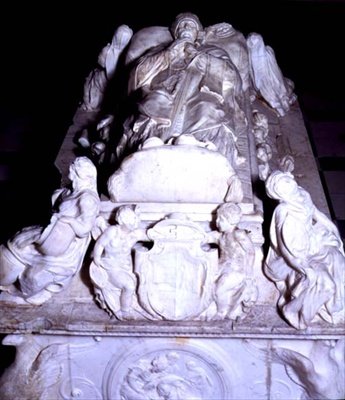 タヴェラ枢機卿（1545年没）の墓（大理石製 作： Alonso Berruguete
