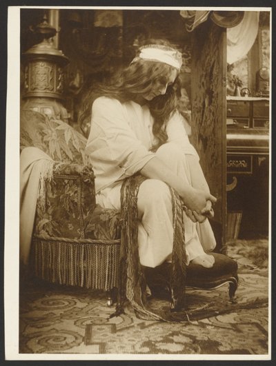 [エミール・ゲバルトの『ノエルとパックの時計』（パリ）の挿絵のモデル]。 作： Alphonse Maria Mucha