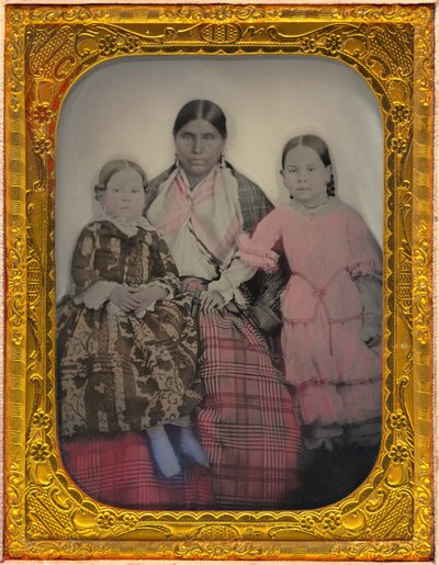 女性と二人の少女の肖像 作： American 19th Century