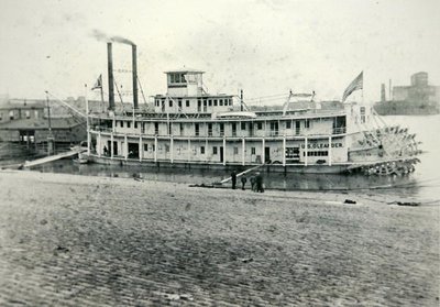 セントルイスに停泊中の船尾付き船「U.S. Oleander」、1880年頃（モノクロ写真） 作： American American