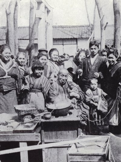 観客を楽しませる大道芸人（モノクロ写真 作： American Photographer (after)