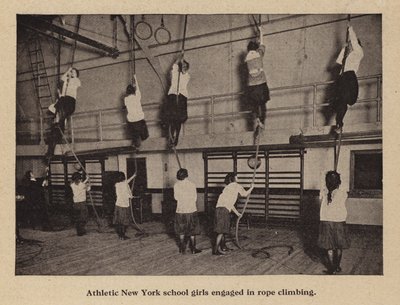縄跳びに励むニューヨークの体育会系女子学生たち（モノクロ写真 作： American Photographer (after)