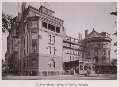 De Soto Hotel, Bull Street Entrance (bw photo) 作： American Photographer (after)