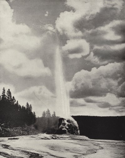 ワイオミング州イエローストーン「ローンスターガイザー」（モノクロ写真 作： American Photographer (after)