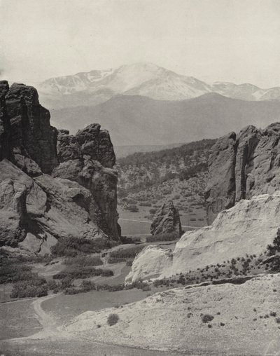 神々の庭園からのパイクピーク（モノクロ写真 作： American Photographer (after)