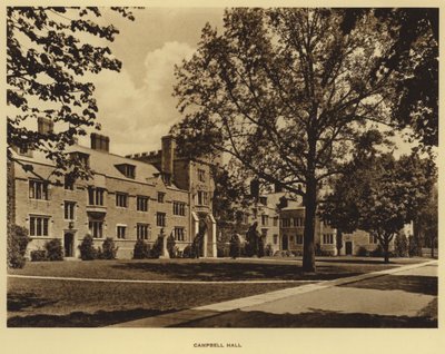 プリンストン大学（Princeton University）。キャンベルホール（モノクロ写真 作： American Photographer (after)