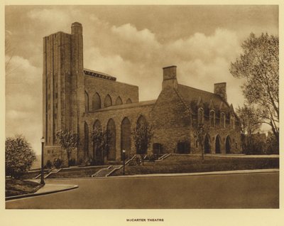 プリンストン大学（Princeton University）。マッカーターシアター（モノクロ写真 作： American Photographer (after)