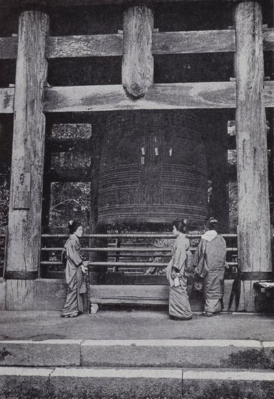 舊州寺の大鐘（モノクロ写真 作： American Photographer (after)