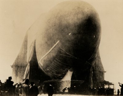 1907年6月、アメリカ号でスピッツベルゲンに戻ったウォルター・ウェルマン（モノクロ写真 作： American Photographer (after)