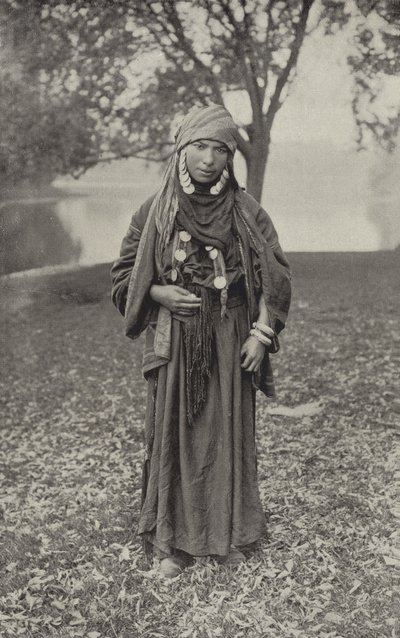 砂漠のベドウィンの女 作： American Photographer