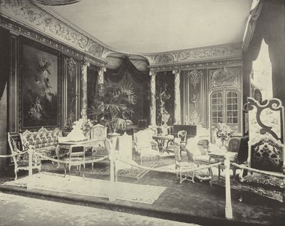 フランスの家具の展示 作： American Photographer