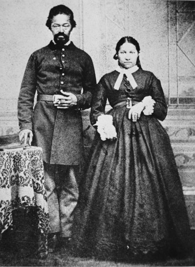 北軍の黒人兵士とその妻（1865年頃）（モノクロ写真 作： American Photographer