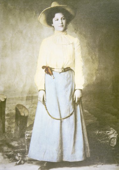 カンザスのアンナ・ウェッブ 1880年頃（モノクロ写真 作： American Photographer