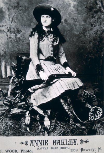 アニー・オークリー（1860-1926）（モノクロ写真 作： American Photographer