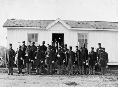 アーリントン、バージニア州。第107の米国着色された歩兵隊の砦、コーコラン砦、1865年 作： American Photographer