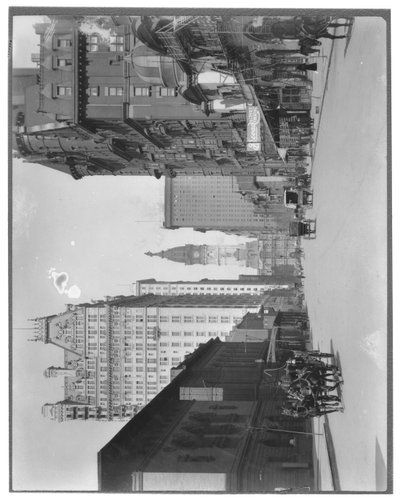 ブロードストリートノースからシティホール、フィラデルフィア、c.1900 作： American Photographer