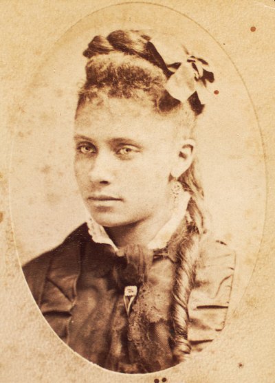 若いアフリカ系アメリカ人女性のカルテドビジット、1880年頃 作： American Photographer