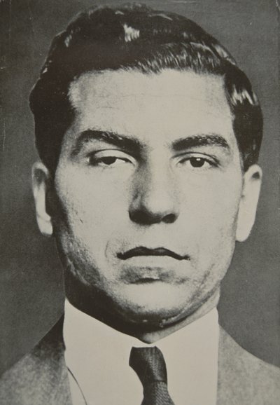 チャールズ・"ラッキー"・ルチアーノ（1897-1962）1936年（モノクロ写真 作： American Photographer