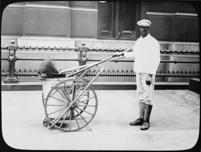 シティストリートクリーナー、フィラデルフィア、1920年頃 作： American Photographer