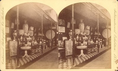百年記念国際博覧会 日本宮廷花瓶・骨壷・屏風のコレクション 作： American Photographer