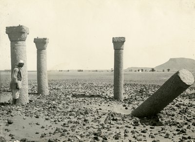 エジプト、サイ島、西から見たコプト教会の円柱、ブレスト撮影、シカゴ大学東洋学研究所、1920年頃 作： American Photographer