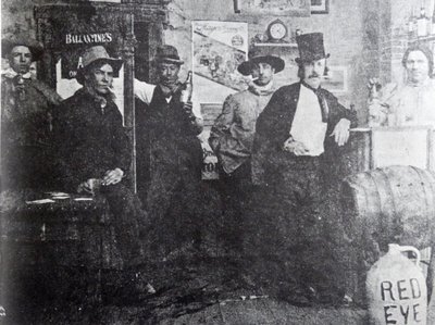 クリップルクリークバールーム、1898年 作： American Photographer