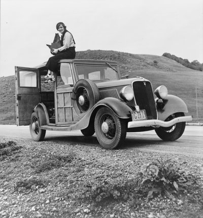Dorothea Lange、第三国定住行政写真家、1936年 作： American Photographer